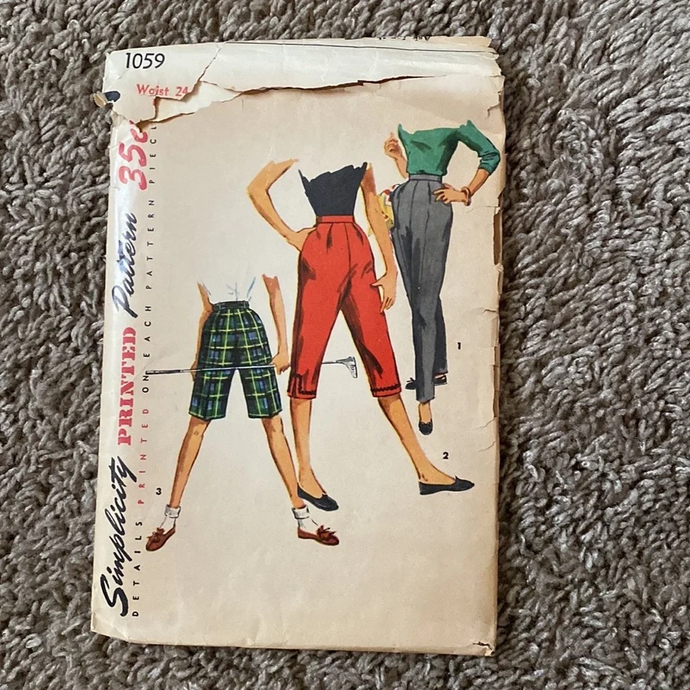 Vintage Lot of Sewing Patterns Lot #1 - Picture 4 of 11